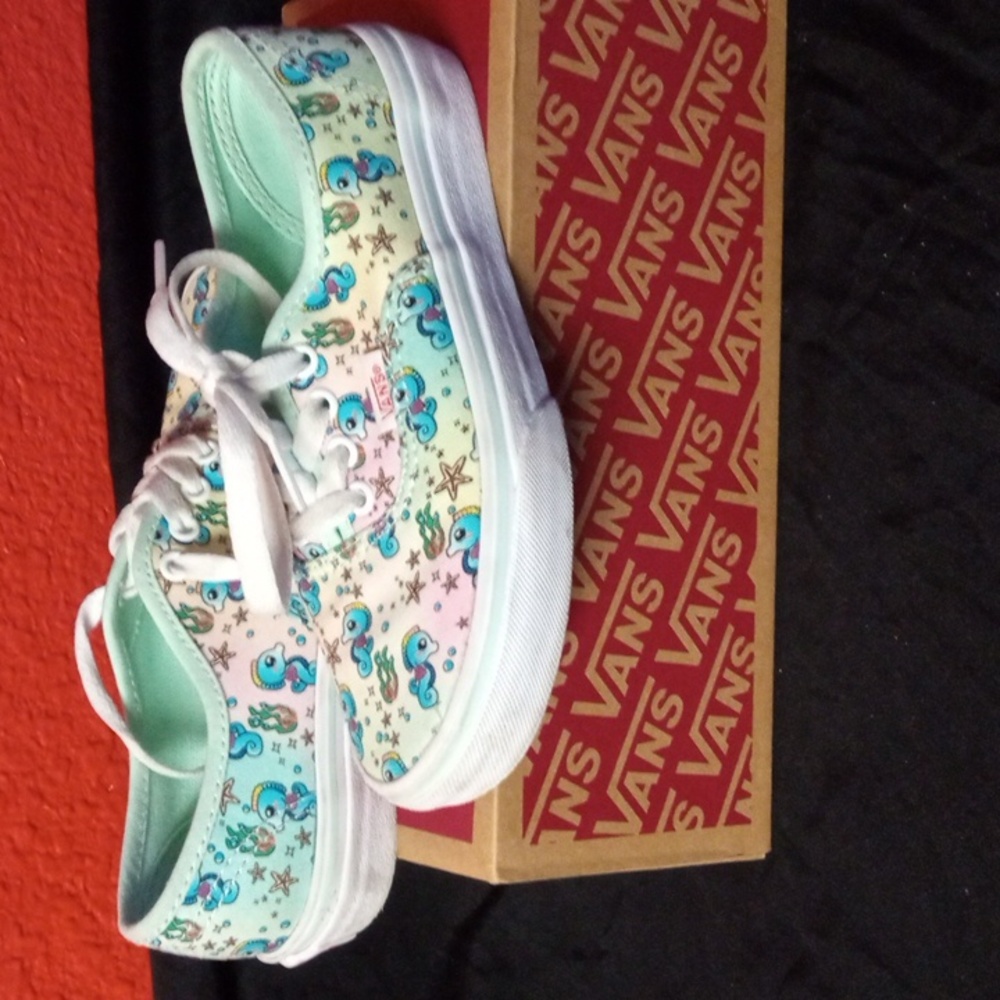 Vans - Picture 3 of 3